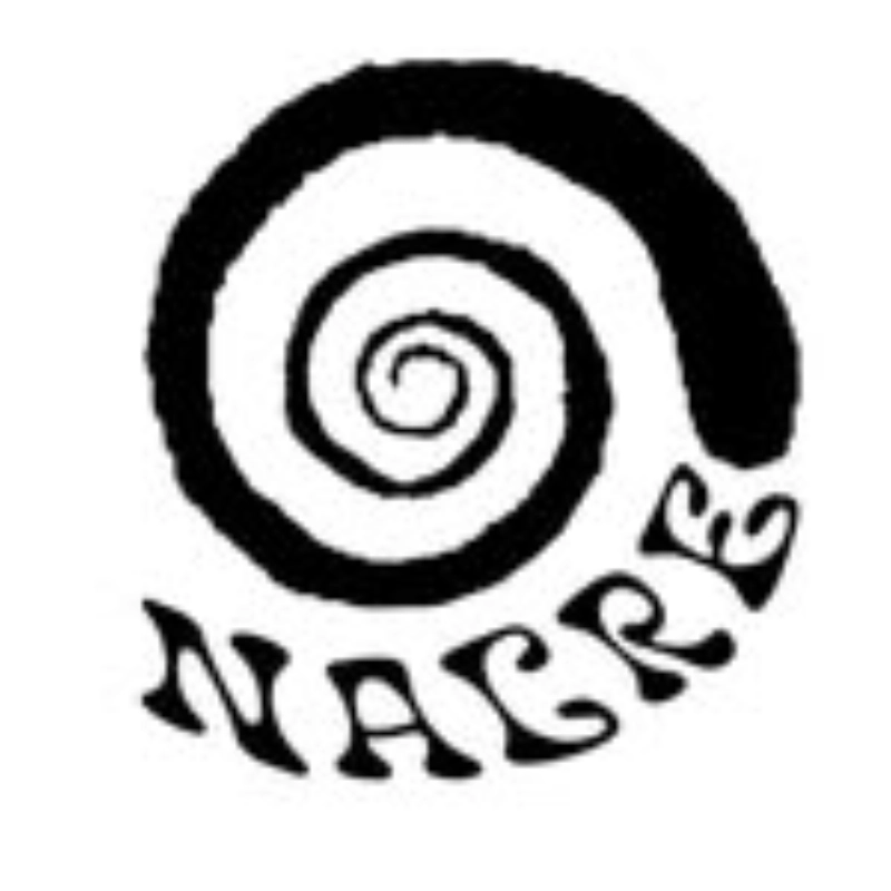 Logo officiel de Nacre Open Air représentant une spirale noire stylisée en forme de coquillage avec l'inscription NACRE en lettres capitales. Identité visuelle pour des événements festifs et animations de plein air en Gironde.