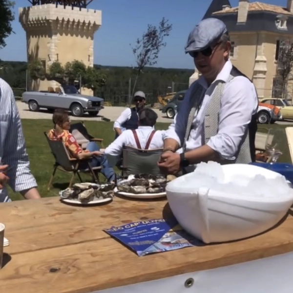 Bar à huîtres Dimanchuitres installé au Château Plain-Point