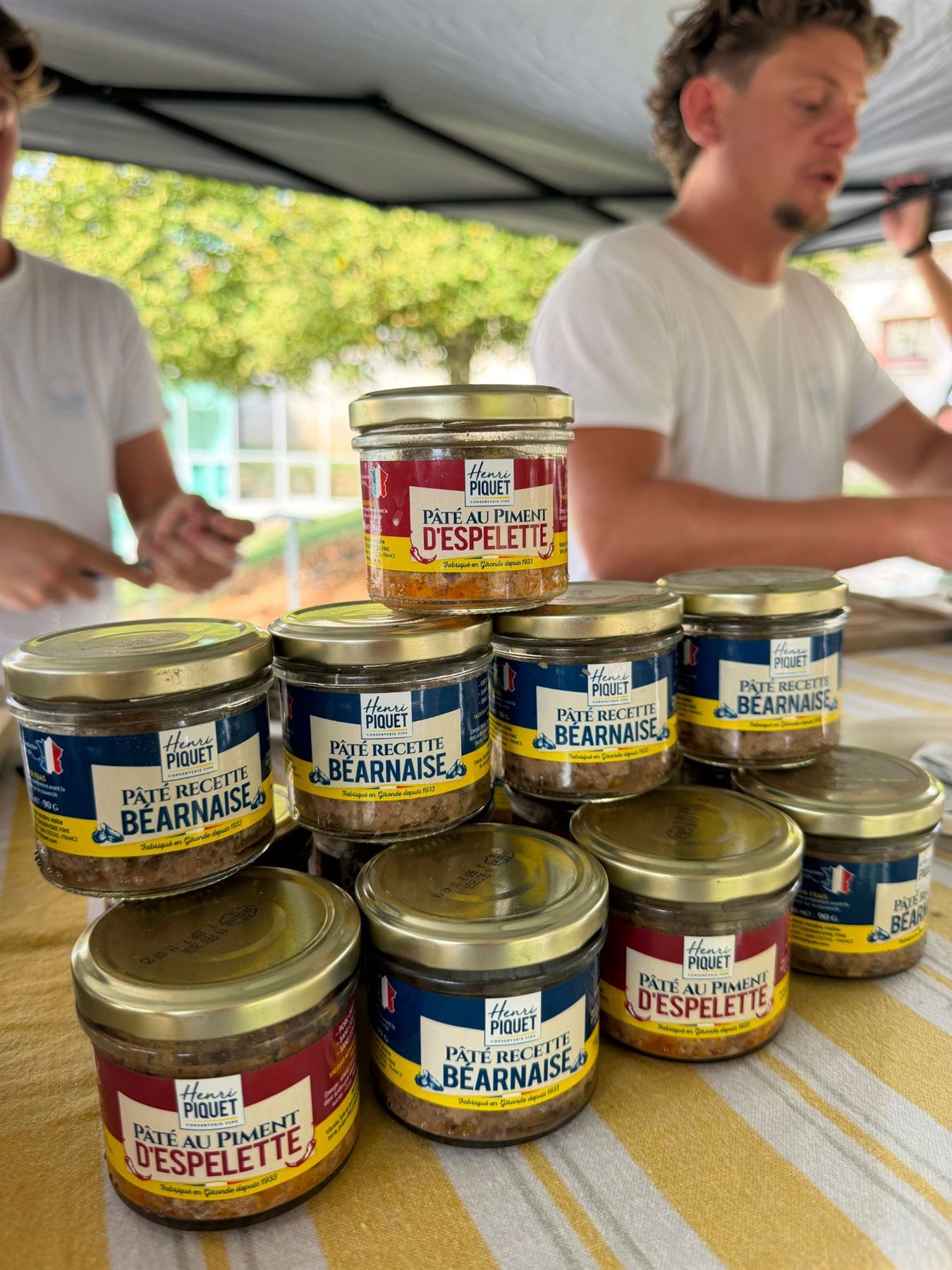 Pâtés de la conserverie Henri Piquet fabriqués en Gironde, servis par Dimanchuitres lors d'un événement